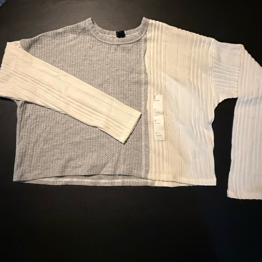 Wild Fable Two-Tone Gray and Cream Crop Top
